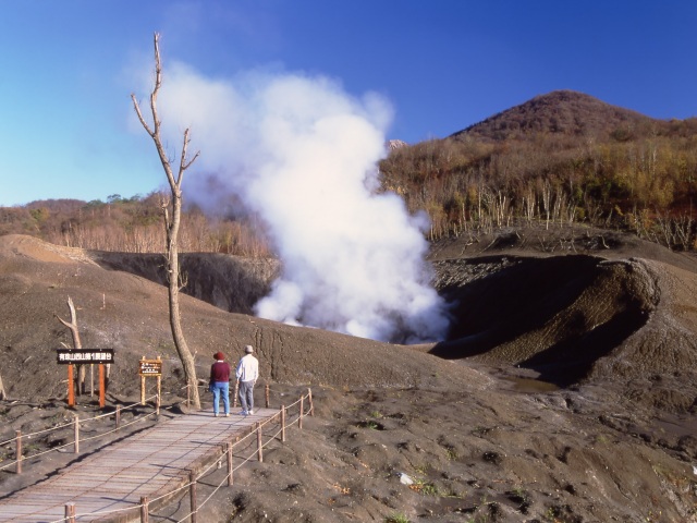 Mount Usu and Mount Nishiyama Base Crater Walkway