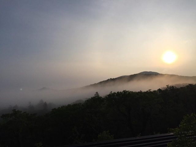 これぞ神の視点！雲海広がる絶景ポイントが登別近くに存在した！