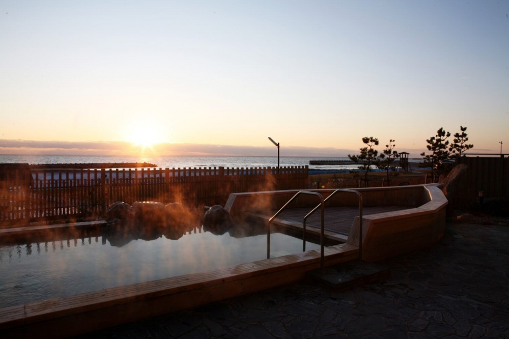 息をのむ絶景！美しい夕日が見られる温泉