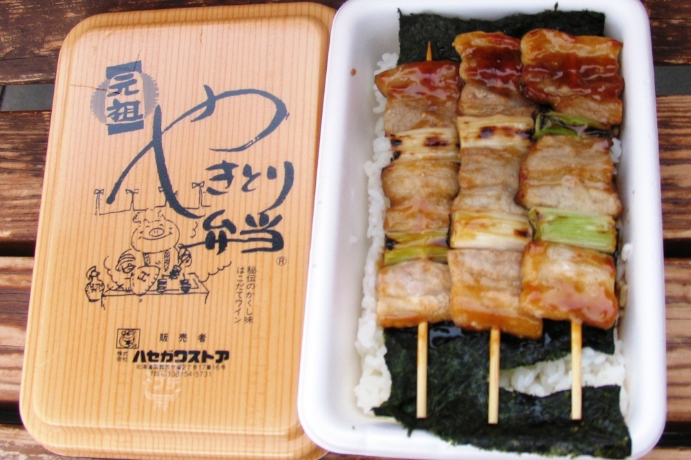 方便却正宗!长谷川商店的烤鸡肉便当
