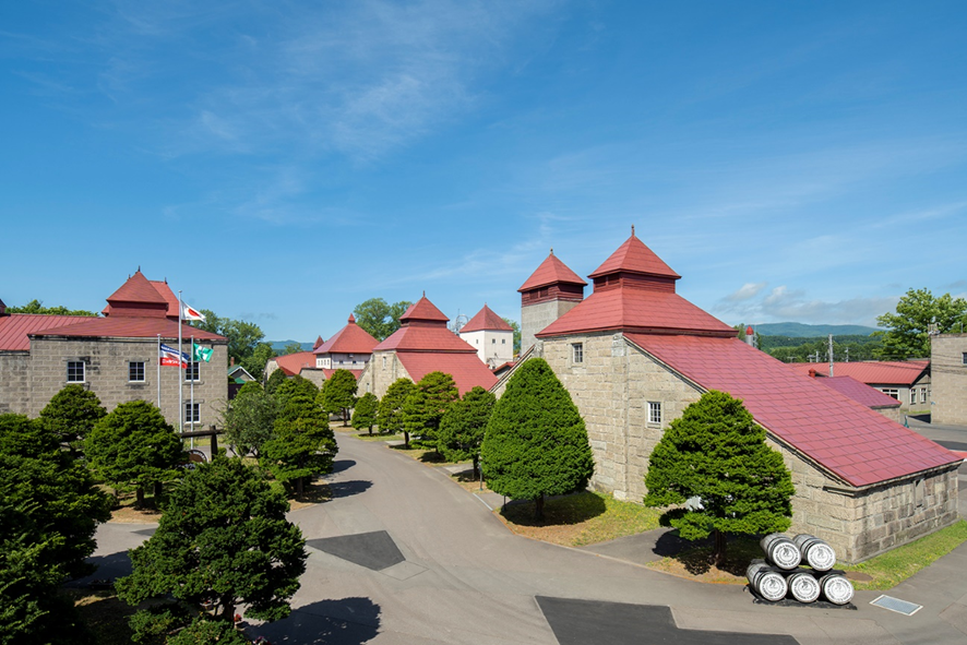 Yoichi town, facing the Sea of Japan at the base of Shakotan peninsula, has a similar climate with Scotland, and the ideal environment for whisky making.