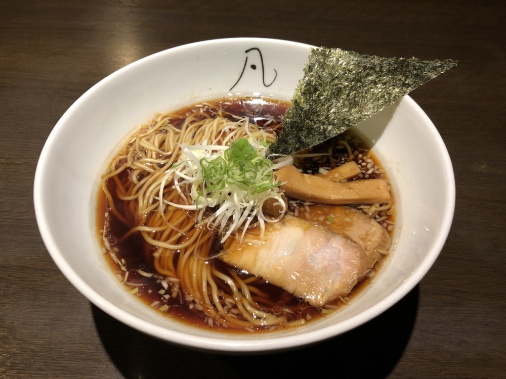 The thin straight noodles go well with the refreshing chicken stock-based broth at Bon-no-kaze Sugimura Chuukasoba.