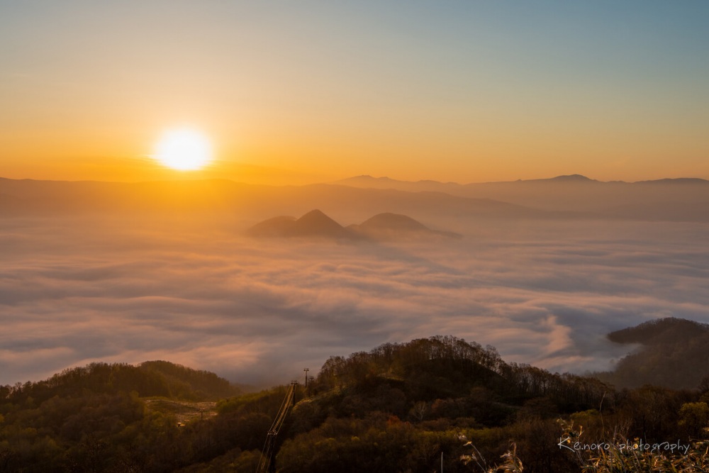 A sea of clouds, taken in May from Mt. Poromoi. ©Noro Keiichi