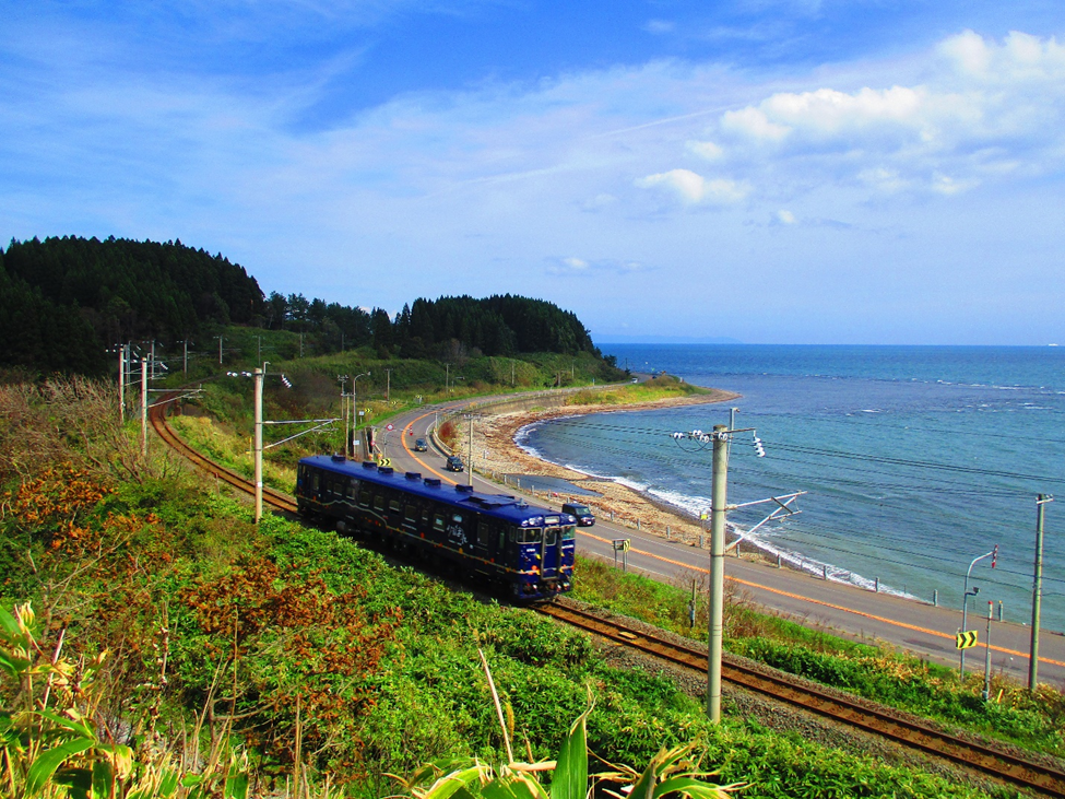 Enjoy a beautiful view of South Hokkaido by train