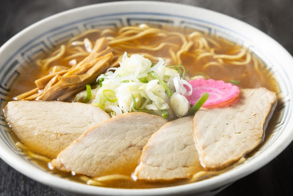 創業者の畠中さんが開発した限定の「しょうゆらーめん」は魚介醤油スープが美味。現在は旭川本店と札幌北一条チカホ店で、1日10食限定で提供中。