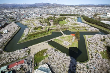 Long stay of five days and four nights! Enjoy the cherry blossoms of Hokkaido and Tohoku in spring