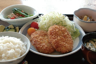 新雪谷羊蹄可樂餅套餐