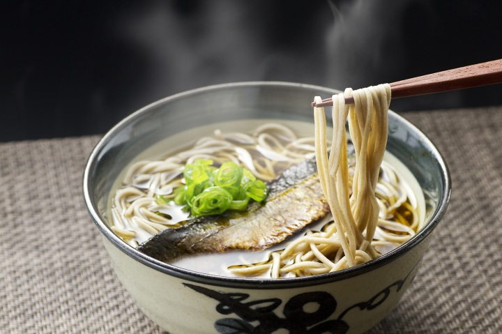 昼食には小樽のニシン料理をご賞味あれ！