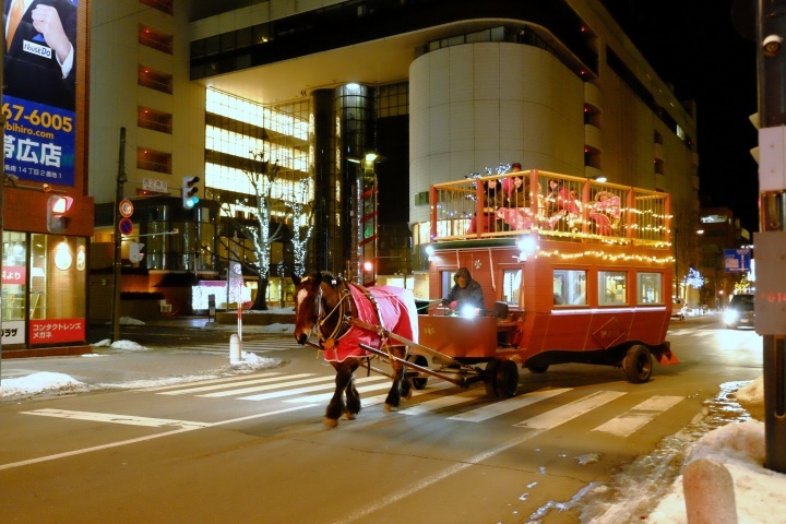 The carriage tour 'Basha BAR,' pulled by draft horses that were active in Ban'ei Tokachi.
