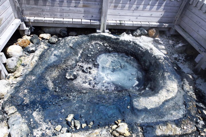 A Boiling Geyser Up Close "Tessen Pond"