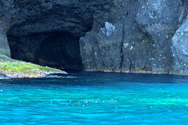 '푸른 동굴' 유람선 여행