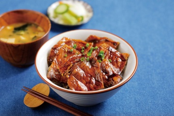 Pork bowl lunch in Obihiro City<br />
