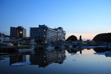 ウトロ温泉街（宿泊）