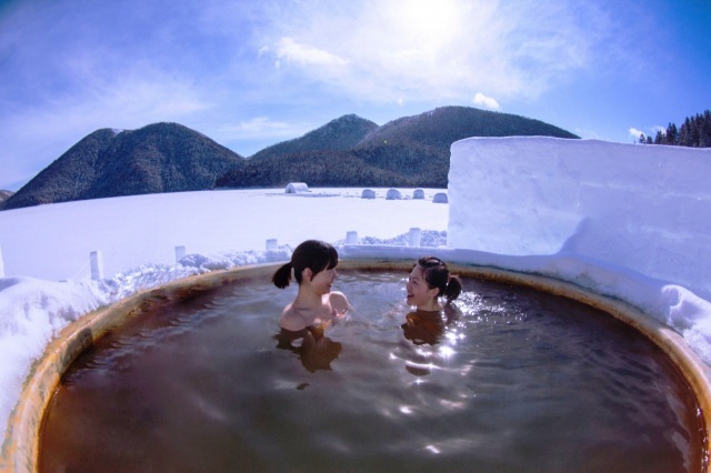 絶景！氷上の露天風呂