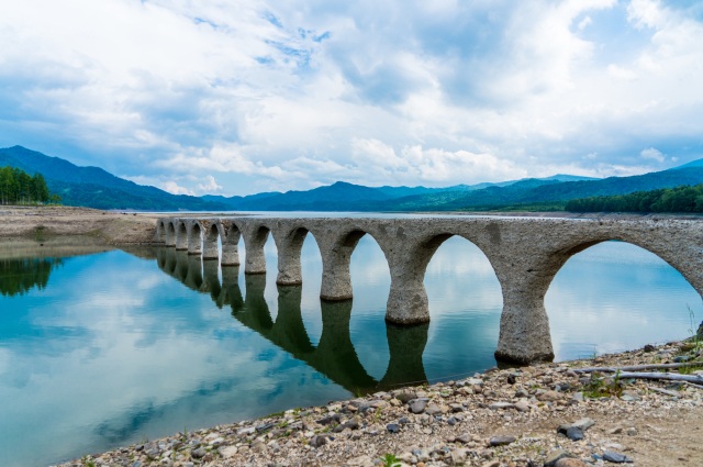 混凝土拱橋「TAUSYUBETSU橋」