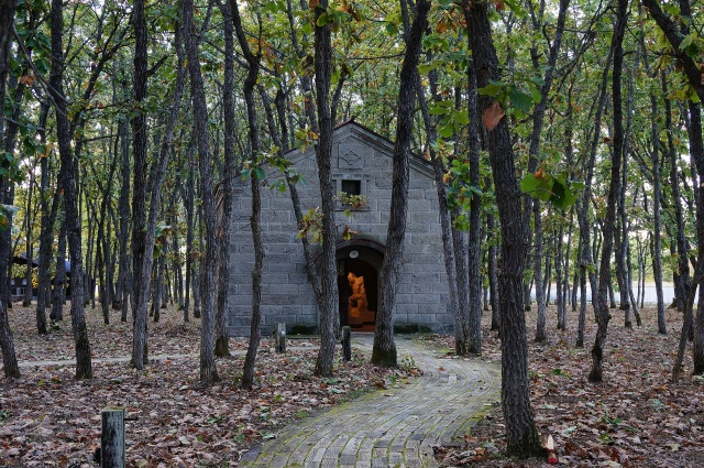 安西水丸作品館 Wikimedia Commons