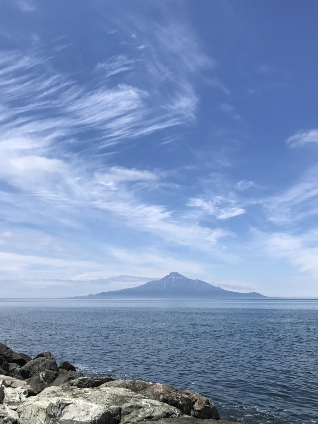 日本海と利尻富士を一望
