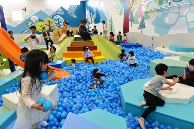 室内で遊べる「ころころひろば」があるので、猛暑も雨の日も安心